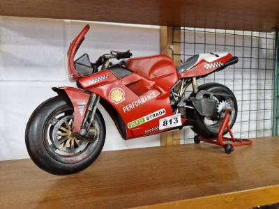 MODEL MOTORBIKE