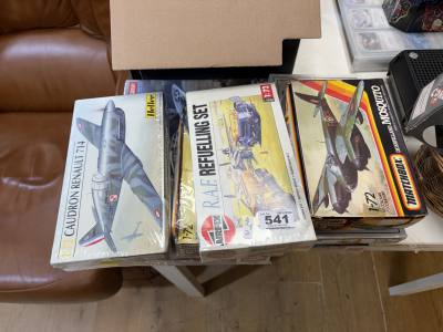 LOT OF BOXED PLANE MODELS