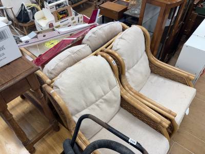 3 + 1 + 1 CONSERVATORY SUITE + TABLE