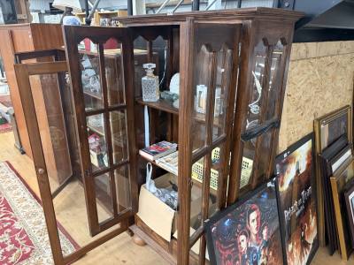HARDWOOD DISPLAY CABINET
