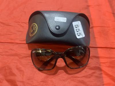 PAIR OF RAY BAN GLASSES