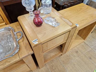 OAK SIDE TABLE