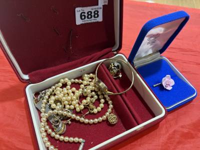 LOT OF DRESS JEWELLERY