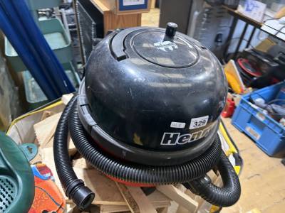 HENRY VACUUM (NEEDS A SUCTION POLE) 