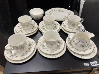 ROYAL DOLTON TEA SET “STRAWBERRY CREAM”