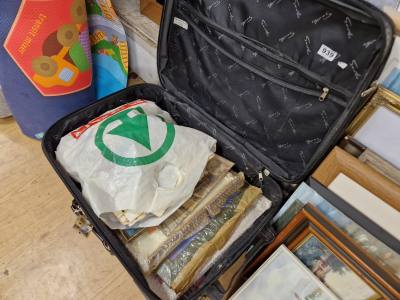 CASE + PICTURES + MIRROR