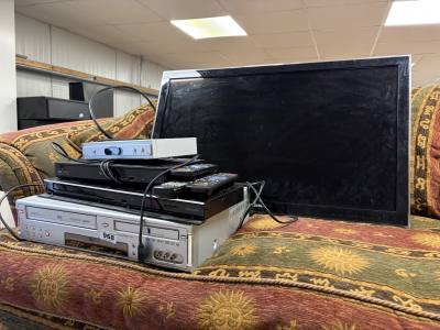 SAMSUNG TV + REMOTE + DVD PLAYER