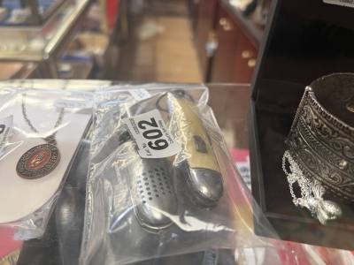 2 X LOCK KNIVES