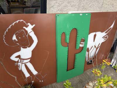 LOT OF METAL SIGNS