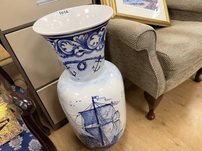 BLUE + WHITE NAUTICAL STICKSTAND ( CHIPPED )