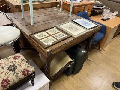 OAK EXTENDING TABLE