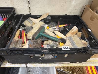 BOX OF PAINT BRUSHES