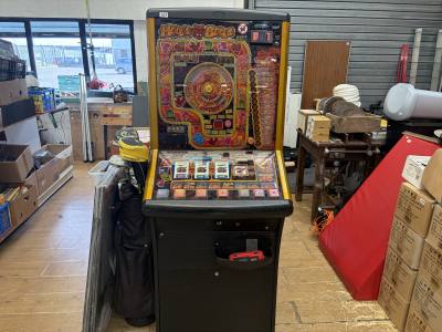 NOVELTY GAMING/DRINKS MACHINE
