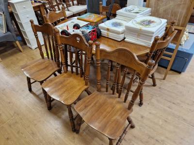 EXTENDING TABLE + 4 CHAIRS