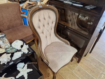 VINTAGE SPOON BACK CHAIR