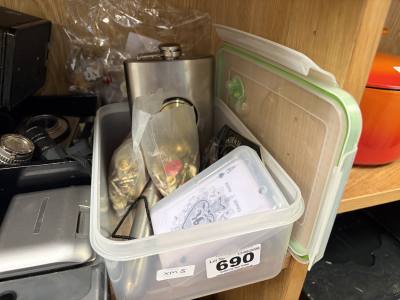 LOT OF CURIOS + BADGES