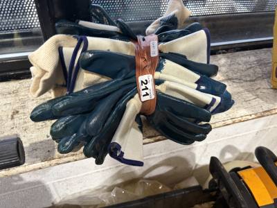 BATCH OF WORK GLOVES