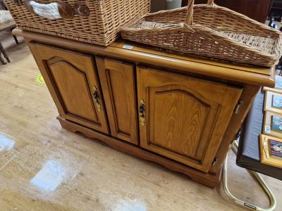 SIDEBOARD