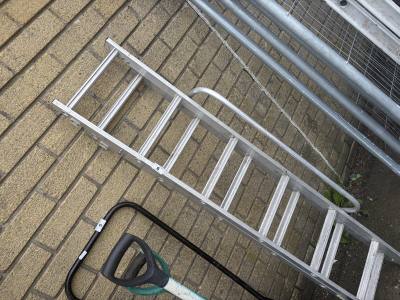 METAL LADDERS