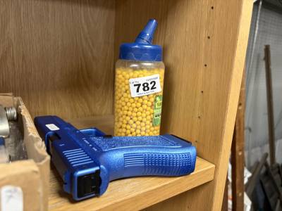 BB GUN + PELLETS