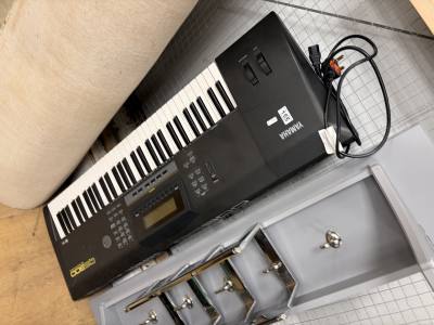 YAMAHA KEYBOARD + LEAD