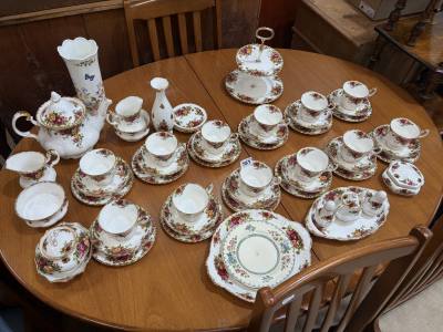 ROYAL ALBERT COUNTRY ROSE TEA SET