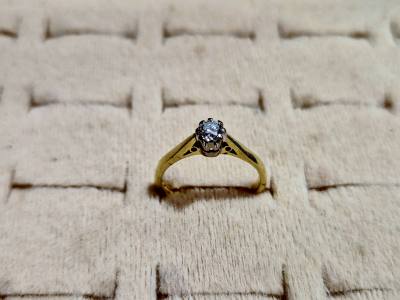 18CT DIAMOND SOLITAIRE SIZE K 1/2