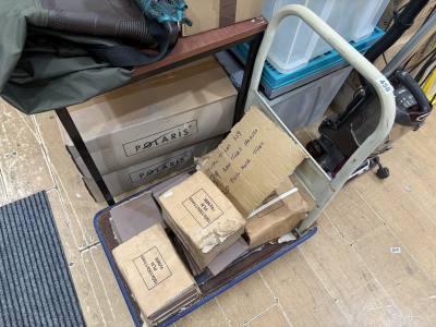 PLAIN QUARRY TILES (109) + TROLLEY
