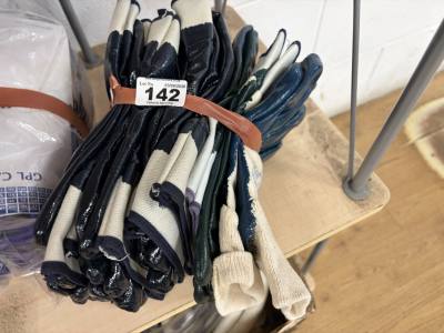 BUNDLE OF GLOVES