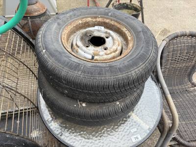 2 X TRAILER WHEELS + SEWAGE RODS 