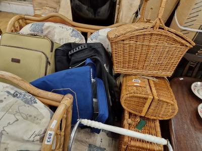 LOT OF BASKETS/ TRAVEL BAGS