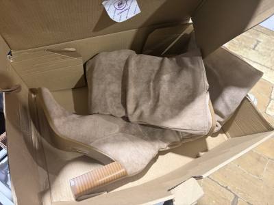 (SIZE 4) LADIES BOOTS