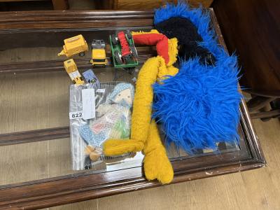 LOT OF VINTAGE TOYS