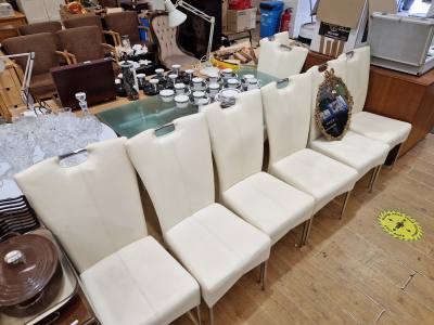 GLASS TABLE + 8 X CHAIRS