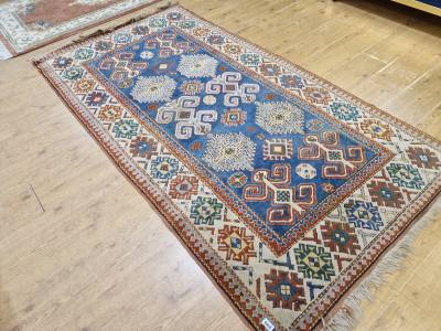 HAND WOVEN RUG (123 X 230 CM) 