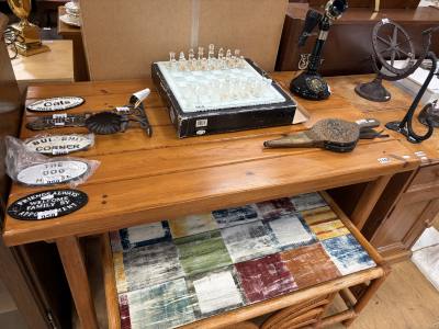 PINE TABLE