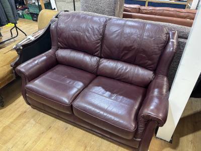 2 SEATER LEATHER COUCH