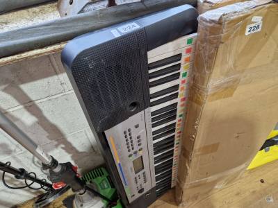 YAMAHA KEYBOARD (NO LEAD)