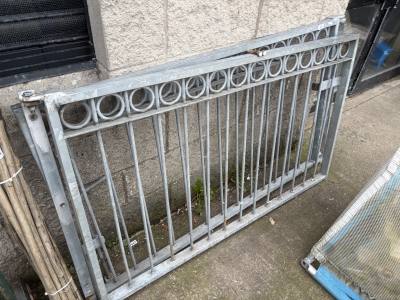 PAIR OF DRIVEWAY GATES