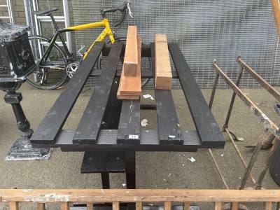 PICNIC BENCH + 2 X STOOLS