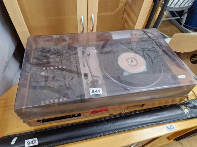 VINTAGE RECORD PLAYER