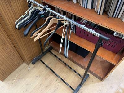 CLOTHES RAIL