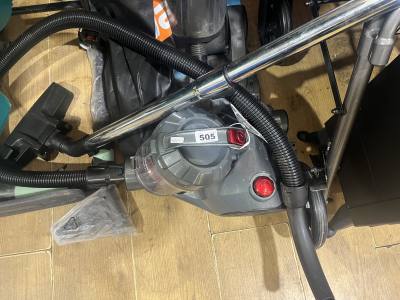 MORPHY RICHARDS VACUUM CLEANER