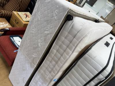 KING SIZE MATTRESS + BASE