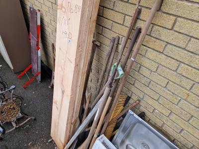 LARGE LOT OF GARDEN TOOLS