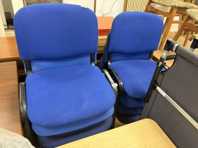 LOT OF STACKABLE OFFICE CHAIRS