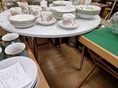 ROUND DINING TABLE