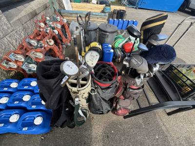 4 X GOLF BAGS + CLUBS
