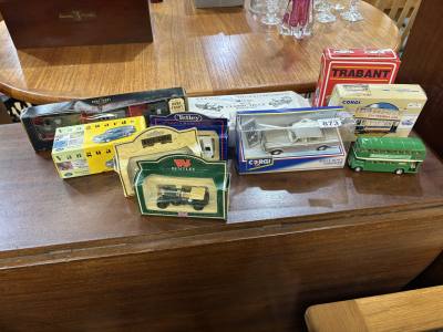 LOT OF MODEL CARS