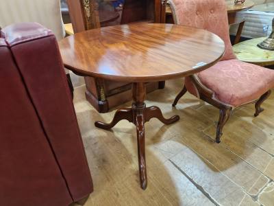 TILT TOP TABLE